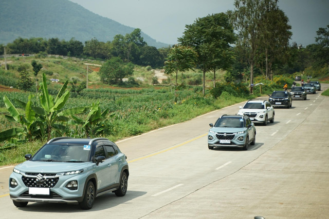 Mencoba Suzuki Fronx di Bandung. Eksplorasi fitur dan melakukan uji irit konsumsi BBM. Foto: Dok. Istimewa