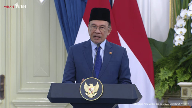 PM Malaysia Anwar Ibrahim memberikan sambutan kunjungan resmi ke Indonesia di Istana Negara, Jakarta, Jumat (27/6/2025). Foto: YouTube/Sekretariat Presiden