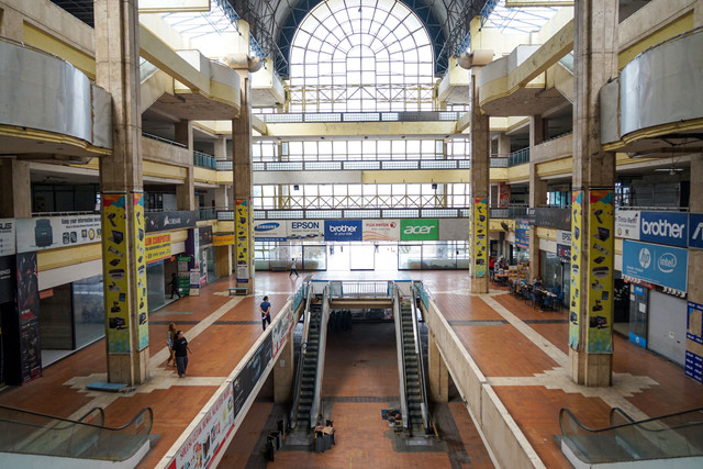 Hi Tech Mall, it mal melegenda di Surabaya. Foto: Diskominfo Surabaya 