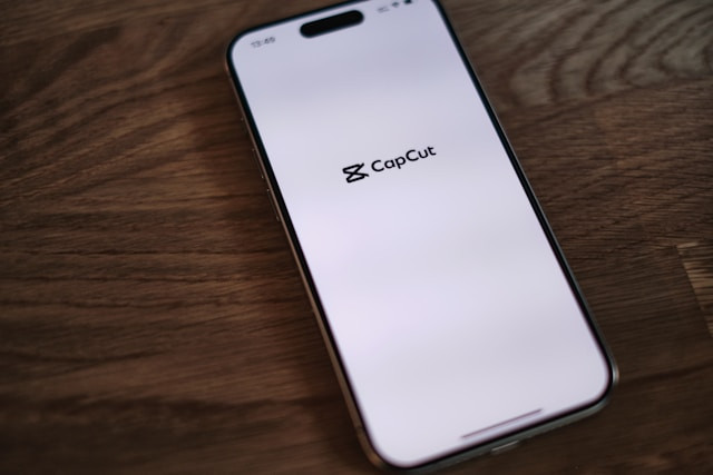 Cara Memotong Ukuran Video di CapCut. Foto Hanya Ilustrasi, Bukan Sebenarnya. Sumber Foto: Unsplash.com/Onur Binay