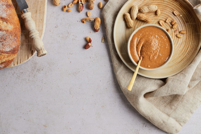 Ilustrasi cara menggiling kacang tanah. Foto: Unsplash.com/Olivie Strauss