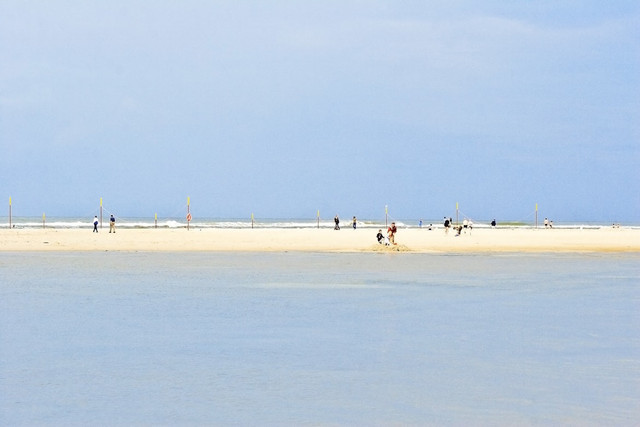 Pantai Pasir Putih PIK2, foto hanya ilustrasi, bukan tempat sebenarnya: Unsplash/Michael Kroul