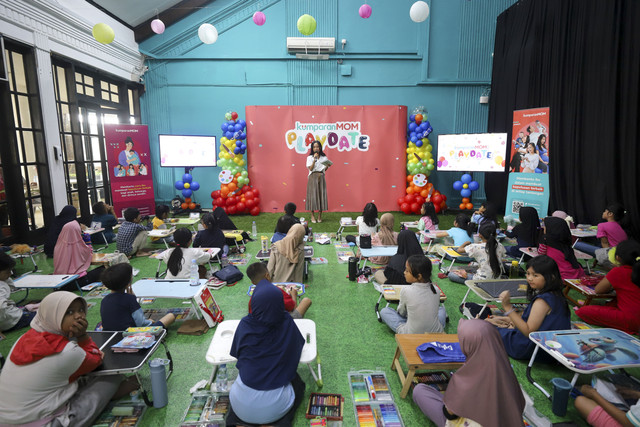 Peserta lomba melukis dalam acara kumparanMOM Playdate Juni 2025 di Jakarta, Sabtu (28/6/2025). Foto: Iqbal Firdaus/kumparan