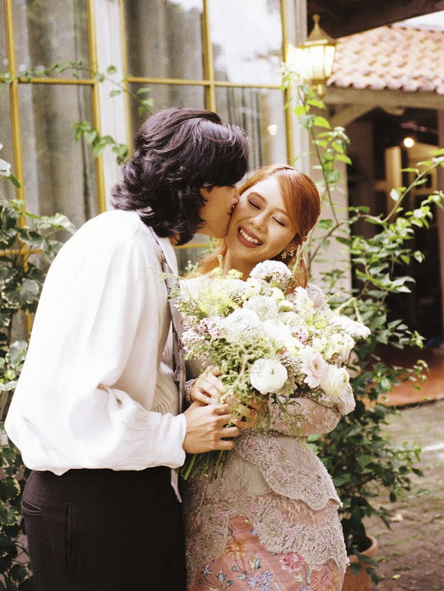 Nadin Amizah dan Faishal Tanjung gelar prosesi lamaran. Foto: Instagram/ @cakecaine