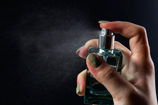 Ilustrasi parfum Jo Malone yang wanginya enak. Sumber foto: AVAKAphoto