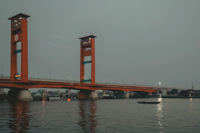 Kota Tertua di Indonesia. Foto Kota Palembang. Sumber: Unsplash/temotomoto sc