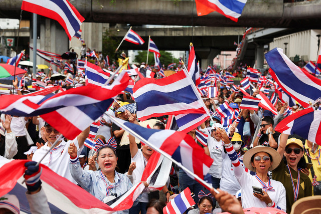 10 Ribu Orang di Thailand Gelar Demo Tuntut PM Paetongtarn Shinawatra Mundur  | kumparan.com
