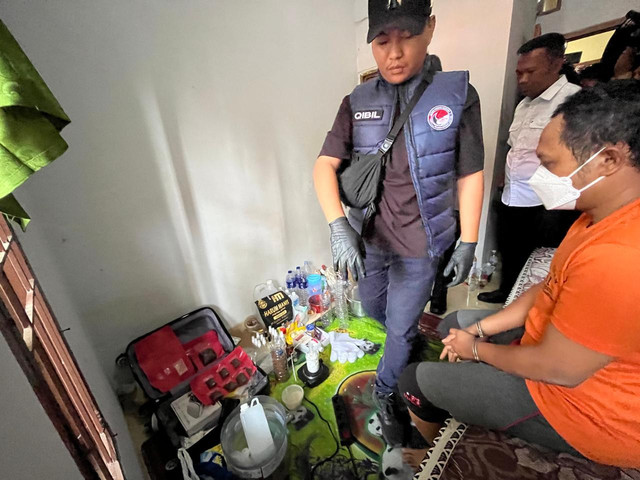 Kamar kos yang dijadikan home industri pembuatan narkoba jenis tembakau sintesis. | Foto: Sinta Yuliana/Lampung Geh