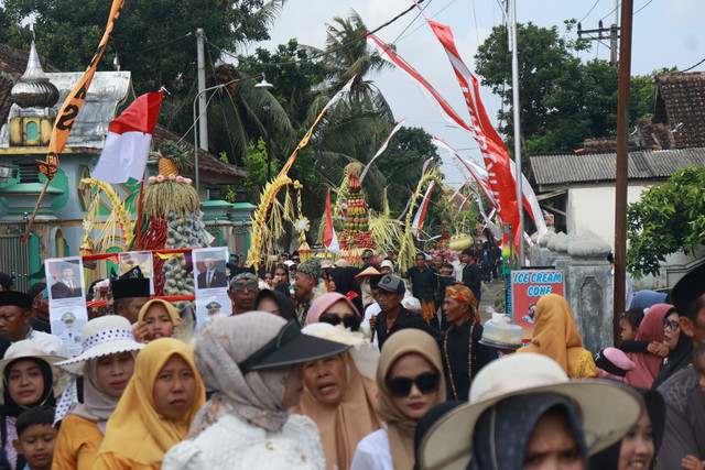Tradisi Takir Sewu di Kampung Kedawung, Dusun Sukodadi, Desa Sraten, Kecamatan Cluring, Banyuwangi, Jawa Timur, Jumat (27/6/2025). Foto: Dok kumparan
