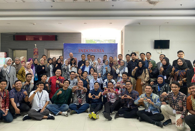 Foto bersama anggota Asosiasi Studi Sosio-Legal Indonesia