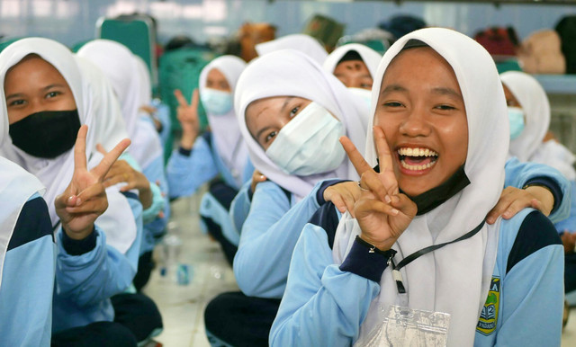 Ilustrasi smp negeri terbaik di bekasi - Sumber: unsplash.com/@tinasihgusti