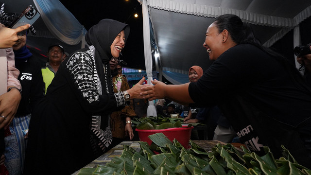 Wakil Bupati Bojonegoro, Nurul Azizah, saat hadiri "Festival Seribu Serabi" yang digelar di Kelurahan Kepatihan, Kecamatan Kota Bojonegoro. Sabtu (28/06/2025). (Aset: Istimewa)