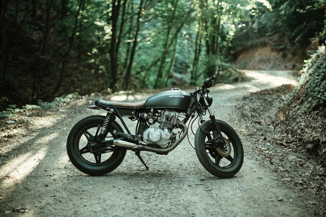 Ilustrasi Rekomendasi Motor Retro Honda. Sumber: unsplash/Volkan Olmez