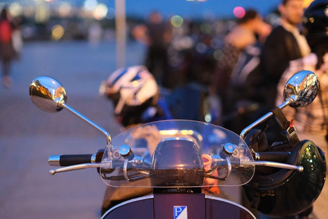 Ilustrasi oli vespa matic yang bagus. Sumber: Roman Biernacki/pexels