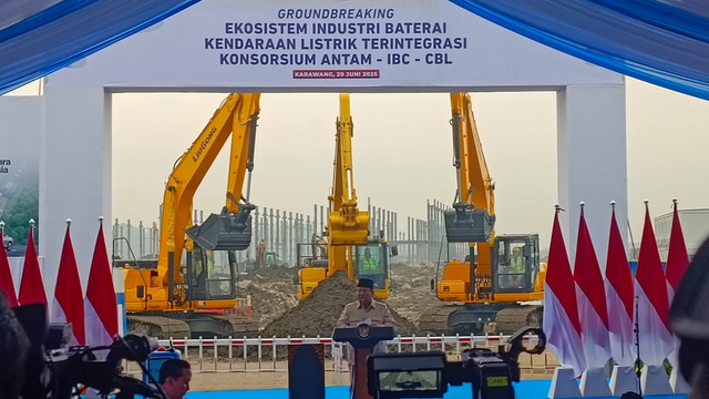 Presiden Prabowo Resmikan Groundbreaking Ekosistem Baterai EV RI-China Senilai Rp 96 T.
 Foto: Fariza Rizky Ananda/kumparan