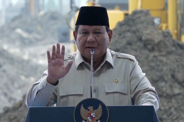 Tangkapan layar - Presiden RI Prabowo Subianto memberikan sambutan pada peresmian peletakan batu pertama (groundbreaking) pembangunan proyek Ekosistem Industri Baterai Kendaraan Listrik Terintegrasi Konsorsium ANTAM-IBC-CBL di Karawang (29/6). Foto: Fathur Rochman/ANTARA