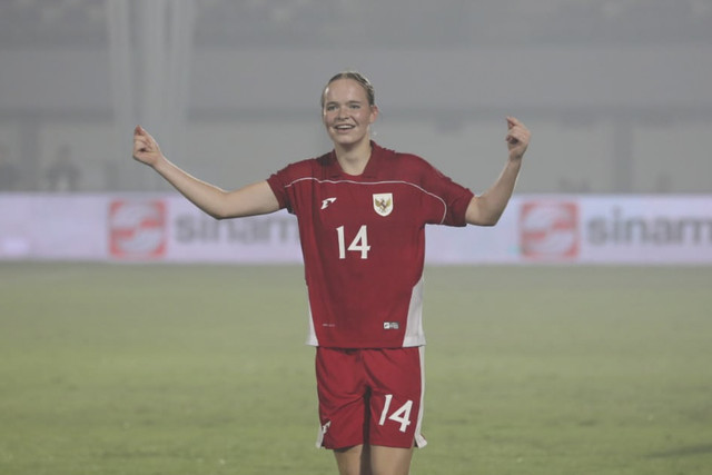 Pemain Timnas wanita Indonesia Isa Guusje Warps berselebrasi usai mencetak gol ke gawang Timnas wanita Kirgizstan dalam pertandingan grup D Kualifikasi Piala Asia Wanita 2026 di Indomilk Arena, Tangerang, Banten, Minggu (29/6/2025). Foto: Dicky Adam Sidiq/kumparan