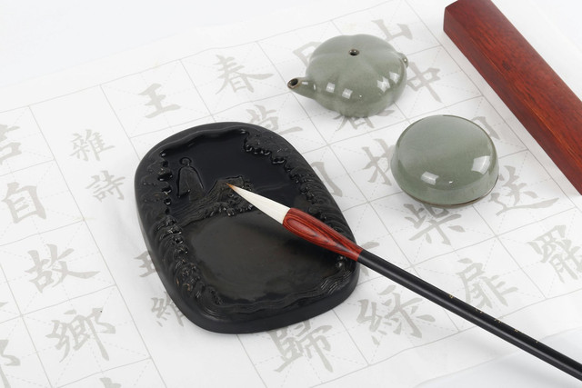 Aksara, yang memberikan arti bagi yang memahaminya, sumber: Pexels.