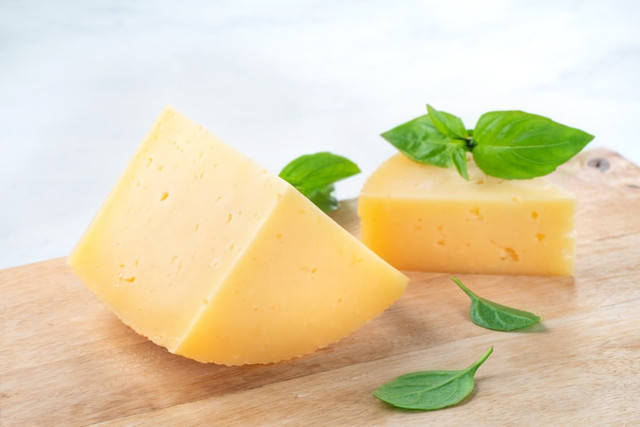 Ilustrasi Cara Melelehkan Keju Slice dengan Cepat dan Mudah, Foto: Unsplash/David Foodphototasty