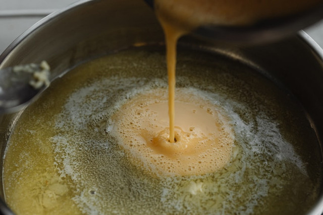 Ilustrasi Cara Menghemat Minyak Goreng. Unsplash/Karolina Grabowska