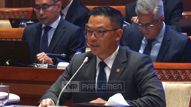 Menteri Luar Negeri Sugiono saar rapat dengan Komisi I di Kompleks Parlemen Senayan, Jakarta, Senin (30/6/2025). Foto: YouTube/ TVR Parlemen