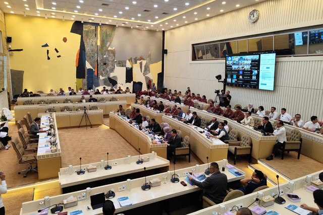 Rapat Komisi II DPR RI bersama Menteri PANRB Rini Widyantini, Kepala BKN Zudan Arif Fakrulloh, dan Dirjen Otonomi Daerah Kemendagri di Kompleks Parlemen Senayan, Jakarta pada Senin (30/6/2025). Foto: Luthfi Humam/kumparan