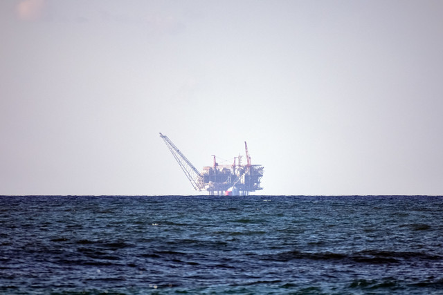 Ilustrasi lapangan pengeboran gas Israel. Foto: Shutterstock