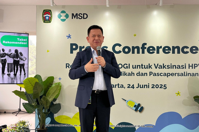 Ketua Kelompok Kerja Eliminasi
Kanker Serviks POGI dalam acara press conference POGI Rilis Rekomendasi Vaksinasi HPV bagi Wanita Pra-Nikah dan Pascapersalinan, Dr. dr. Fitriyadi Kusuma, Sp.OG(K).
Foto: Eka Nurjanah/kumparan