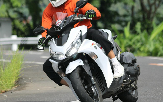 Ilustrasi penyebab motor matic di starter tidak mau hidup - Sumber: pexels.com/@tiwi-riders