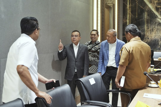 DPR RI menggelar rapat konsultasi terkait putusan MK soal UU Pemilu bersama Pemerintah dalam hal ini Menteri Dalam Negeri dan wakilnya, Menteri Sekretaris Negara, Menteri Hukum, dan Lembaga juga Badan Negara terkait lainnya. Foto: Instagram/ @sufmi_dasco