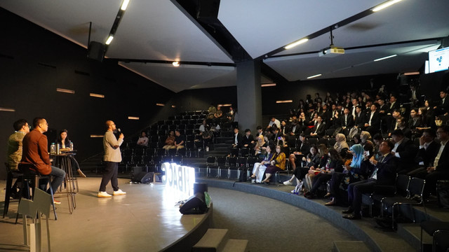 Suasana para keynote speaker menyampaikan materinya di hari pertama (30/6) PIBACC 2025.