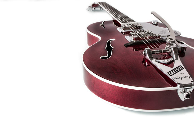 Rekomendasi gitar Fender. Foto hanya ilustrasi, bukan yang sebenarnya. Sumber: Pexels/Ash Craig 