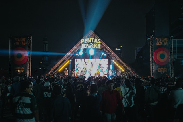 Panggung Jakarta Mods Mayday 2025 turut dimeriahkan oleh deretan musisi lokal seperti Monkey Boots, High Priest, Lady Emma. Foto: dok. Pentas Jenaka