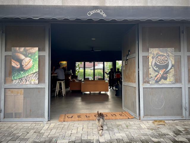 ClassiQue Cafe, tampak depan (sumber foto: danishwafifazila)