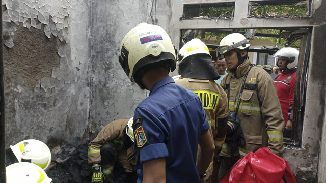 Penanganan kebakaran di Ciracas, Jakarta Timur, pada Senin (30/6/2025). Foto: Dok. Istimewa