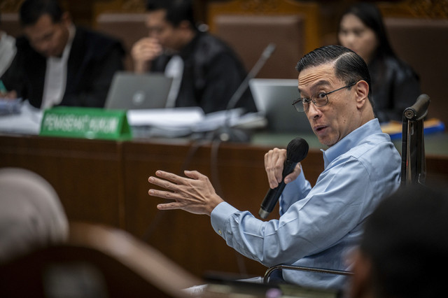 Terdakwa kasus dugaan korupsi impor gula Thomas Trikasih Lembong atau Tom Lembong menjawab pertanyaan Jaksa Penuntut Umum (JPU) saat sidang lanjutan di Pengadilan Tipikor, Jakarta, Senin (30/6/2025). Foto: Bayu Pratama S/ANTARA FOTO