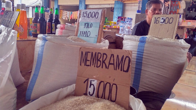 Beras yang dijual di Pasar Pinasungkulan, Kota Manado, Sulawesi Utara.
