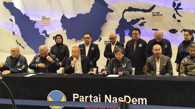 Pengurus DPP NasDem saat menyampaikan tanggapan terkait putusan MK soal Pemilu di NasDem Tower pada Senin (30/6/2025). Foto: Rachmadi Rasyad/kumparan