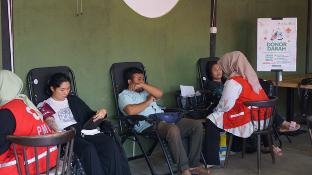 Dompet Dhuafa Yogyakarta berkolaborasi bersama PMI ( Palang Merah Indonesia ) mengadakan aksi kemanusiaan donor darah yang diselenggarakan di Altilis Coffee, Smoothies, and Eatery (30/06/2025).