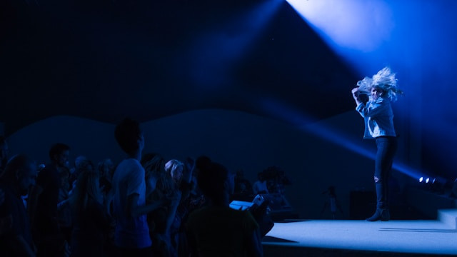 ilustrasi profil jessie j . sumber: unsplash/alexander wark feeney