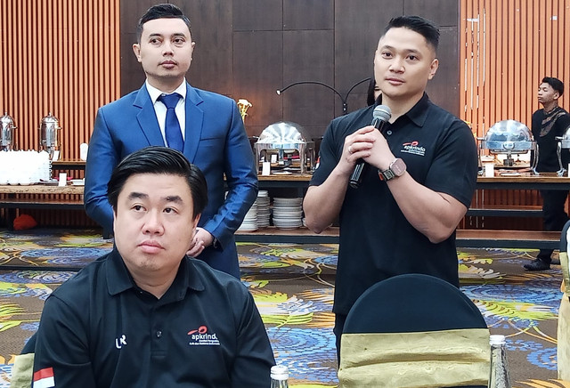 Ferry Setiawan (kanan, berdiri). Foto: Masruroh/Basra