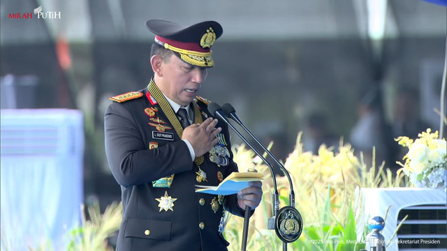 Kapolri Jenderal Listyo Sigit Prabowo memberikan sambutan saat upacara HUT Bhayangkara ke-79 di Monas, Jakarta, Selasa (1/7/2025). Foto: Youtube/Sekretariat Presiden