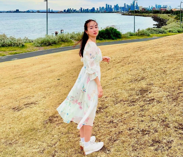 Merianti, gadis asal Pontianak yang memilik bekerja sebagai pemetik buah di Australia. Foto: Dok. Instagram @meriiwinerry