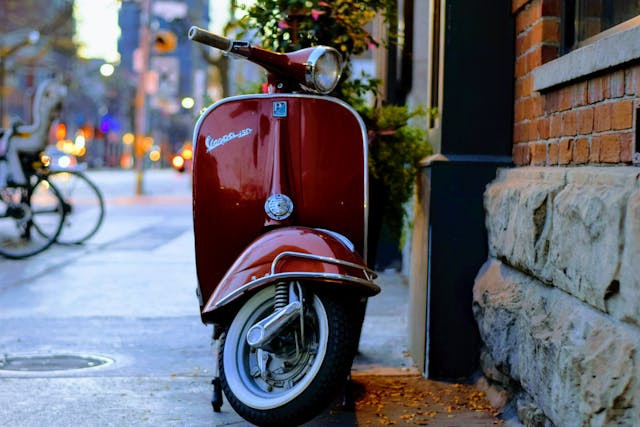 Ilustrasi 3 motor honda mirip vespa. Sumber: www.pexels.com