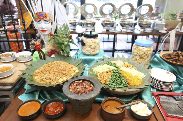 Aneka kuliner khas Jakarta yang disajikan di 1o1 Dharmawangsa. Foto: Dok. The 1O1 Dharmawangsa