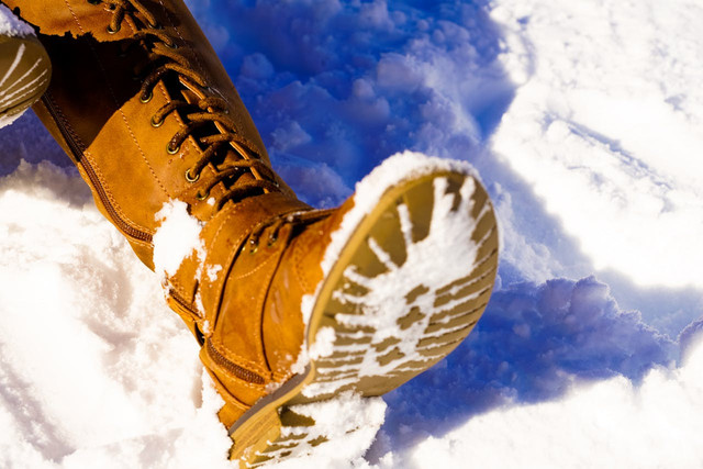 Foto oleh Nikita Khandelwal: https://www.pexels.com/id-id/foto/kaki-kiri-orang-di-snowfield-944653/