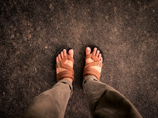 Foto oleh Alfin Auzikri: https://www.pexels.com/id-id/foto/alam-orang-pantai-liburan-5386758/
