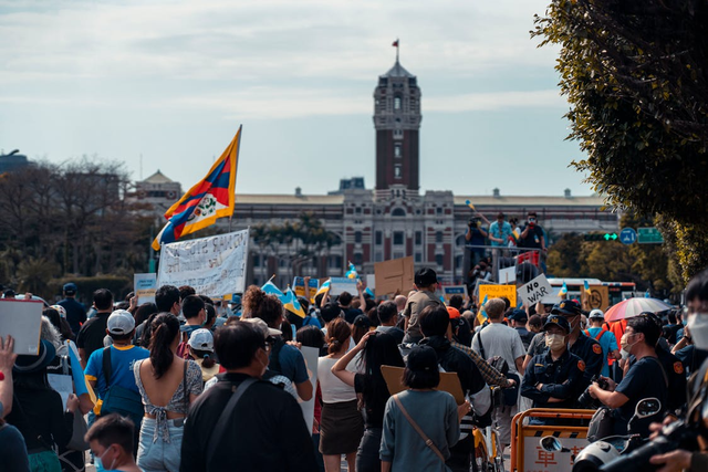 Gambar Demonstrasi di Taiwan. Sumber: https://www.pexels.com/id-id/foto/kota-orang-orang-masyarakat-rakyat-11460278/