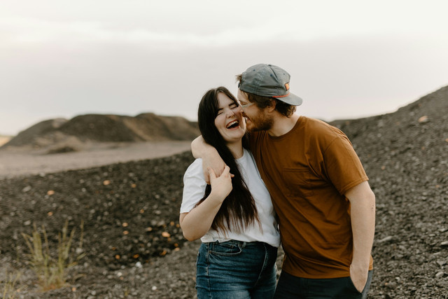 Ilustrasi main tebak-tebakan romantis. Foto: Unsplash