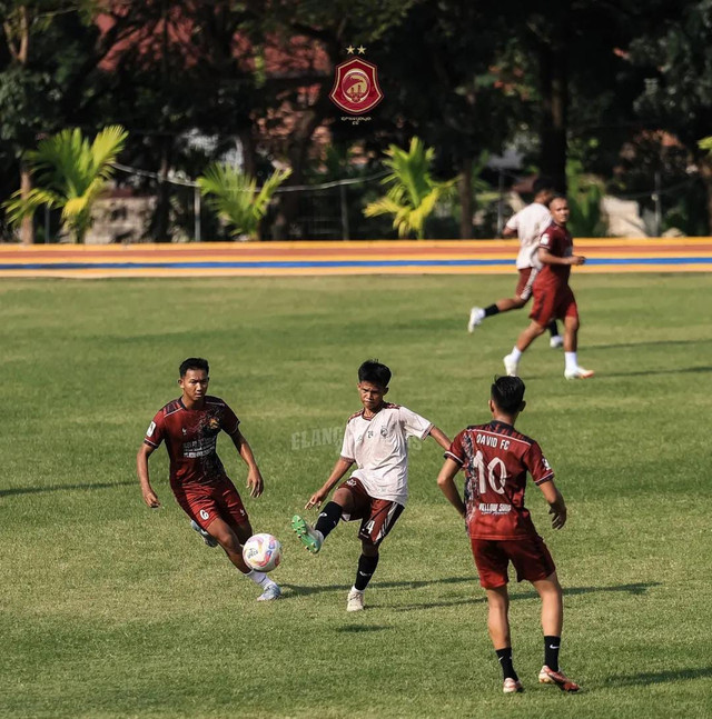Pemain Sriwijaya FC saat melakukan sesi latihan jelang Liga 2. Foto : Instagram/Sriwijayafc.id